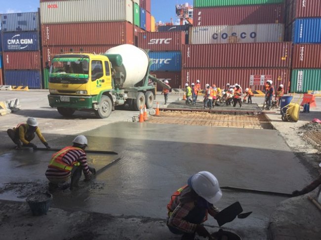 รับงานเทพื้นปูน เทพื้นคอนกรีต ทีมงานบริการปรับระดับพื้น ให้บริการนิคมอุสหกรรมต่างๆ